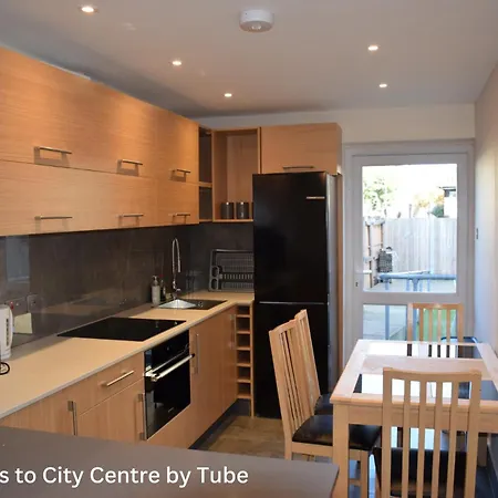 Chandos - 4 Bedroom House - 20 Mins To Centre London Exterior photo
