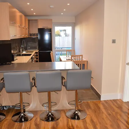 Chandos - 4 Bedroom House - 20 Mins To Centre London Exterior photo