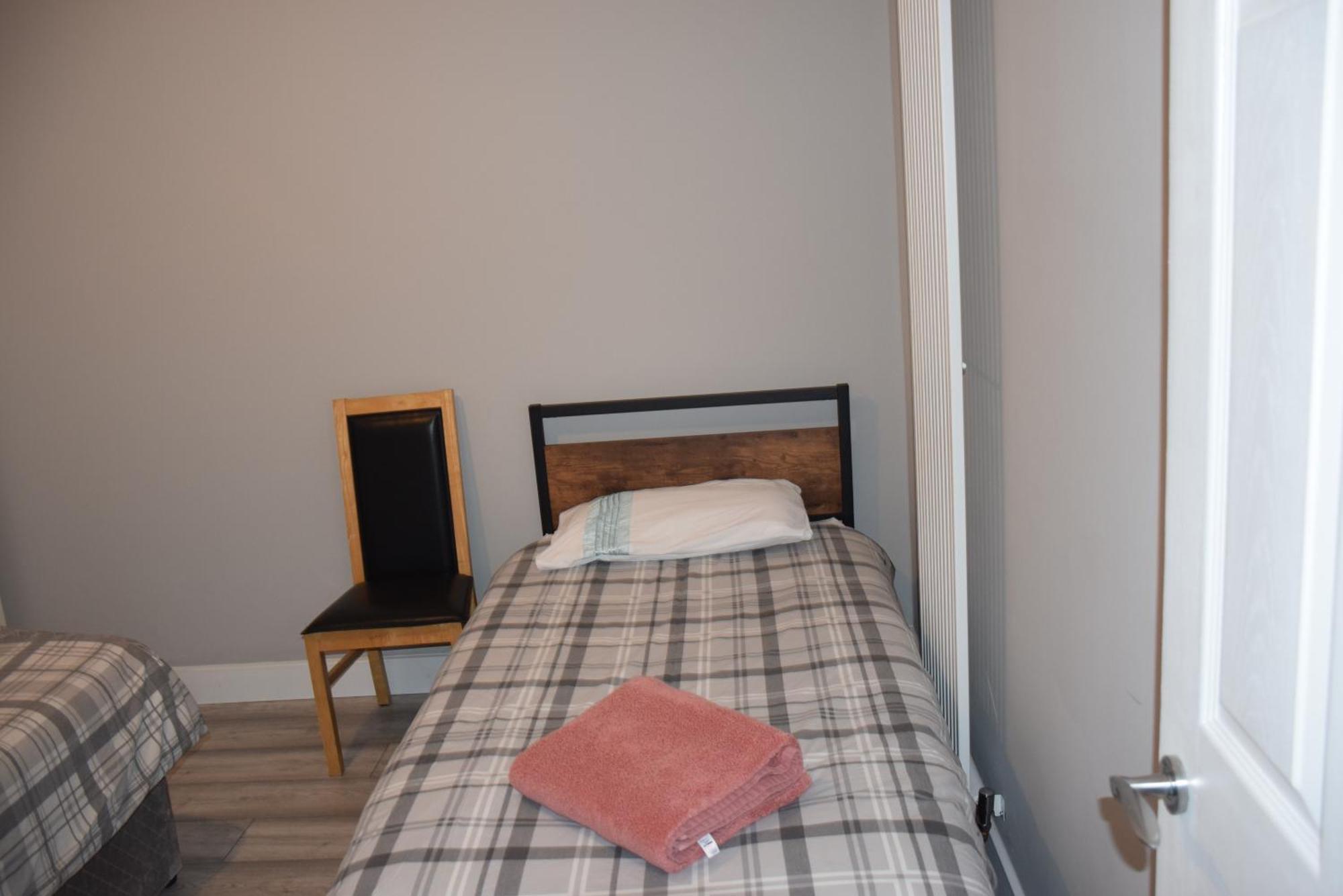 Chandos - 4 Bedroom House - 20 Mins To Centre London