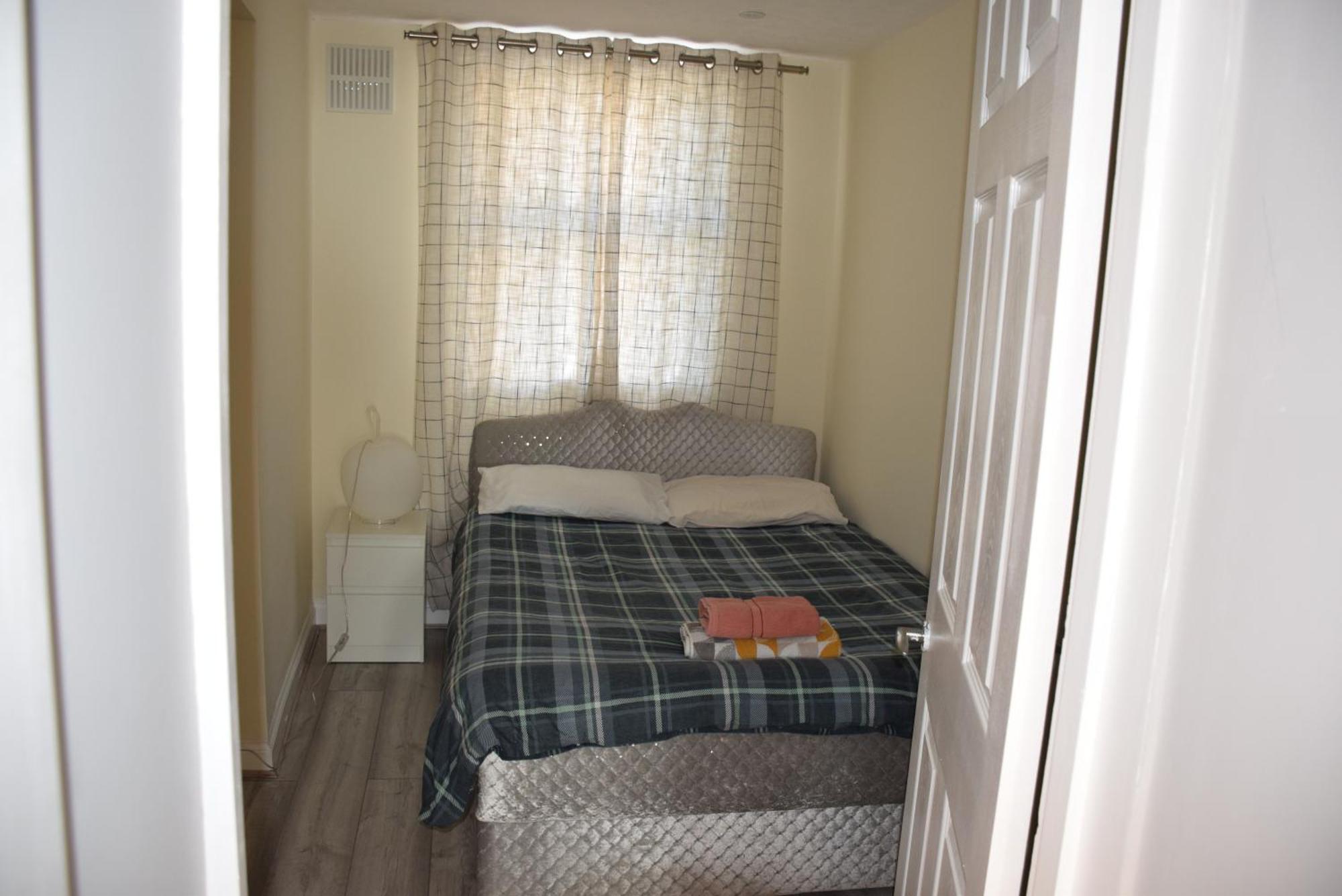 Holiday home Chandos - 4 Bedroom House - 20 Mins To Centre London