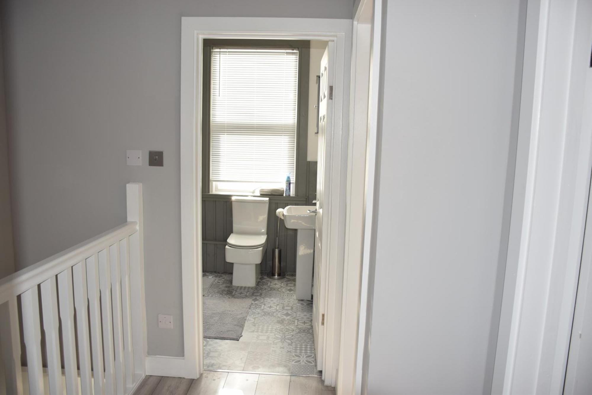 Holiday home Chandos - 4 Bedroom House - 20 Mins To Centre