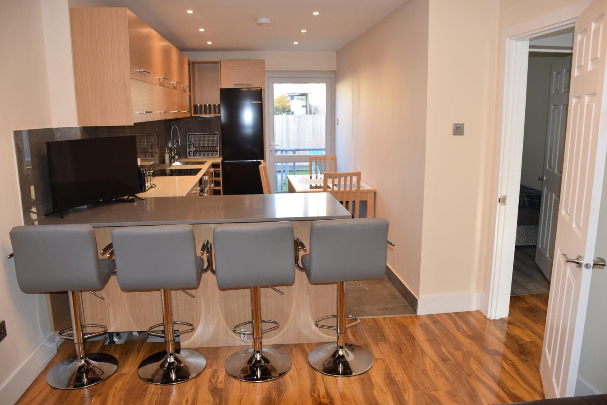 Chandos - 4 Bedroom House - 20 Mins To Centre Holiday home London