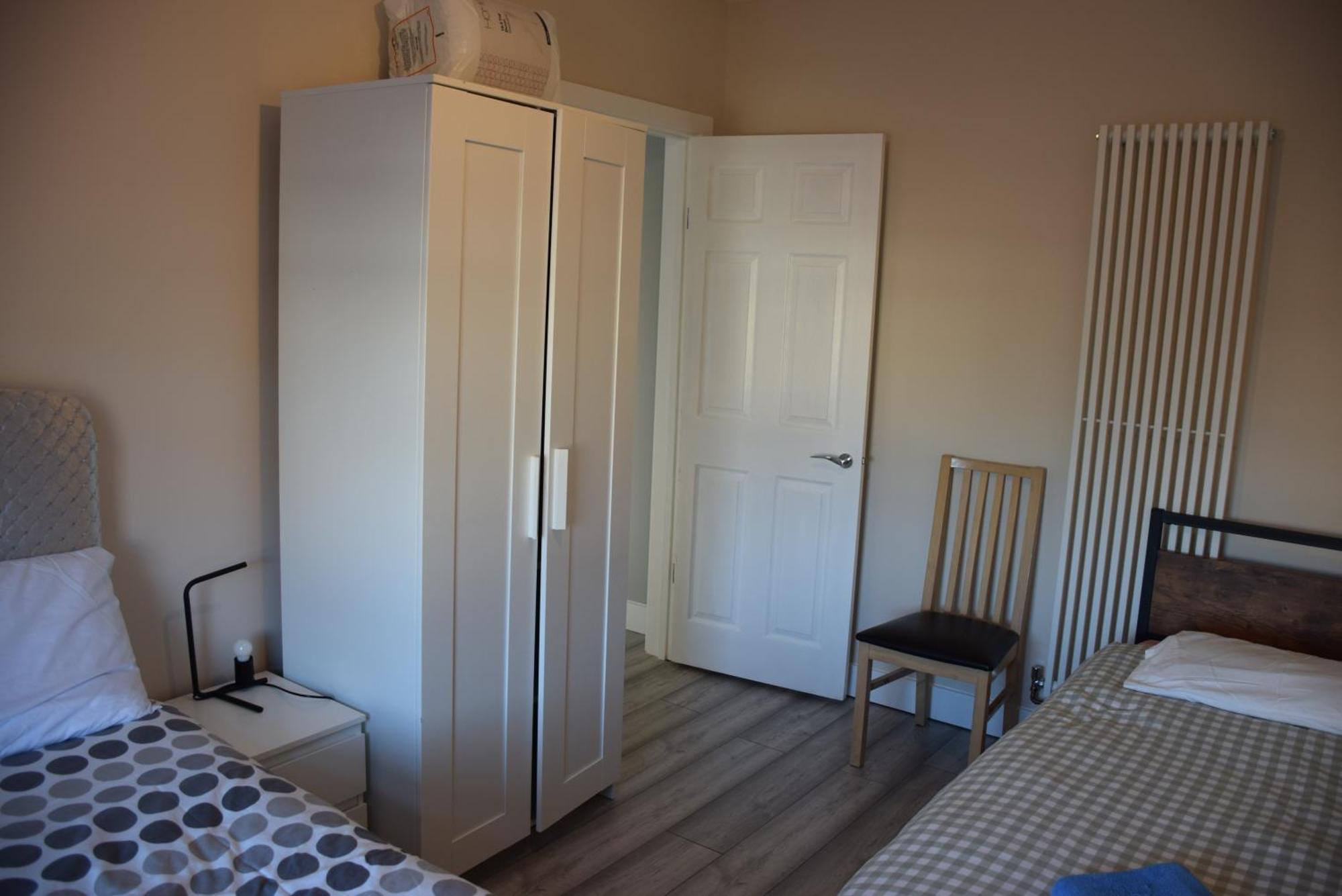 Chandos - 4 Bedroom House - 20 Mins To Centre Holiday home *