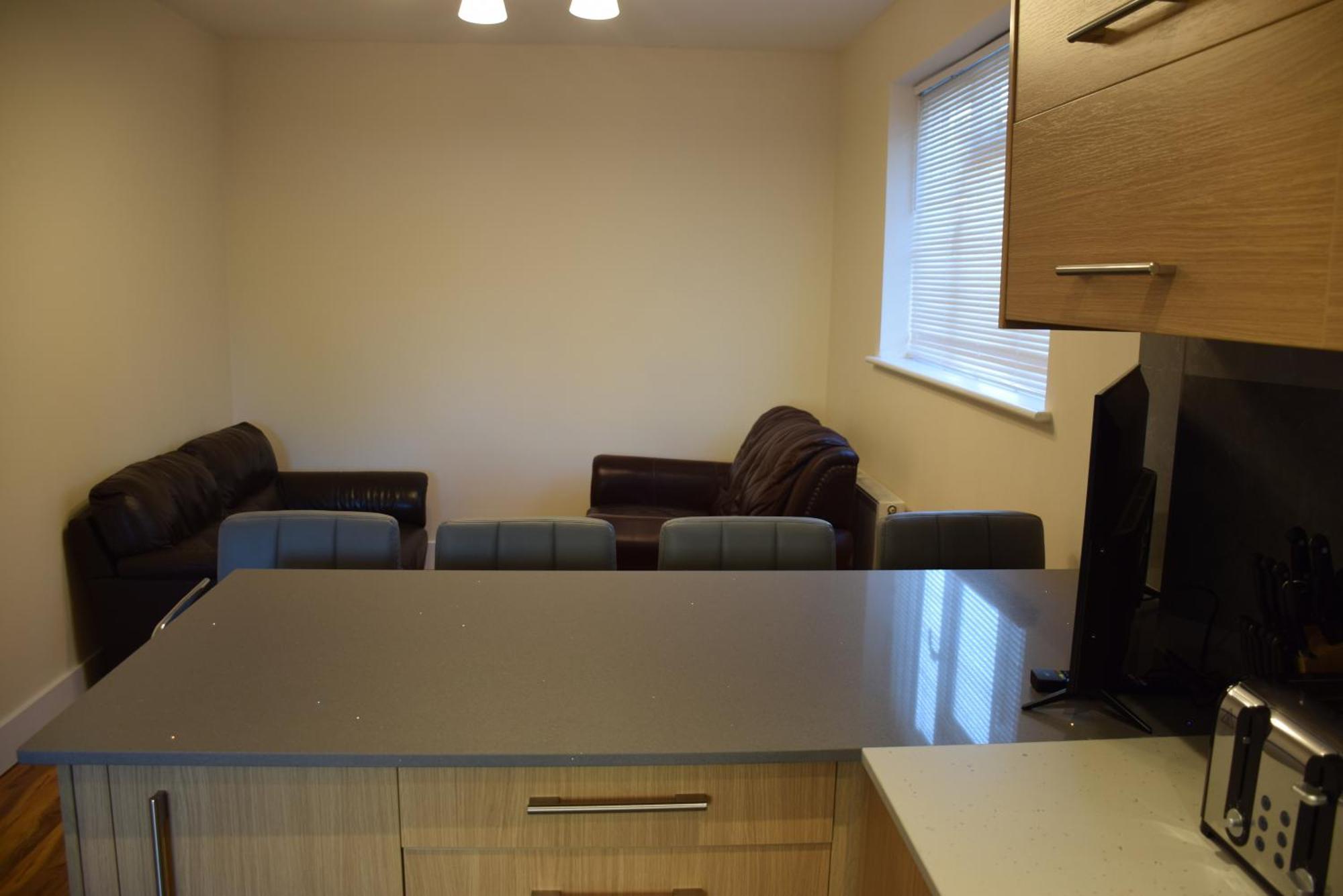 Holiday home Chandos - 4 Bedroom House - 20 Mins To Centre London