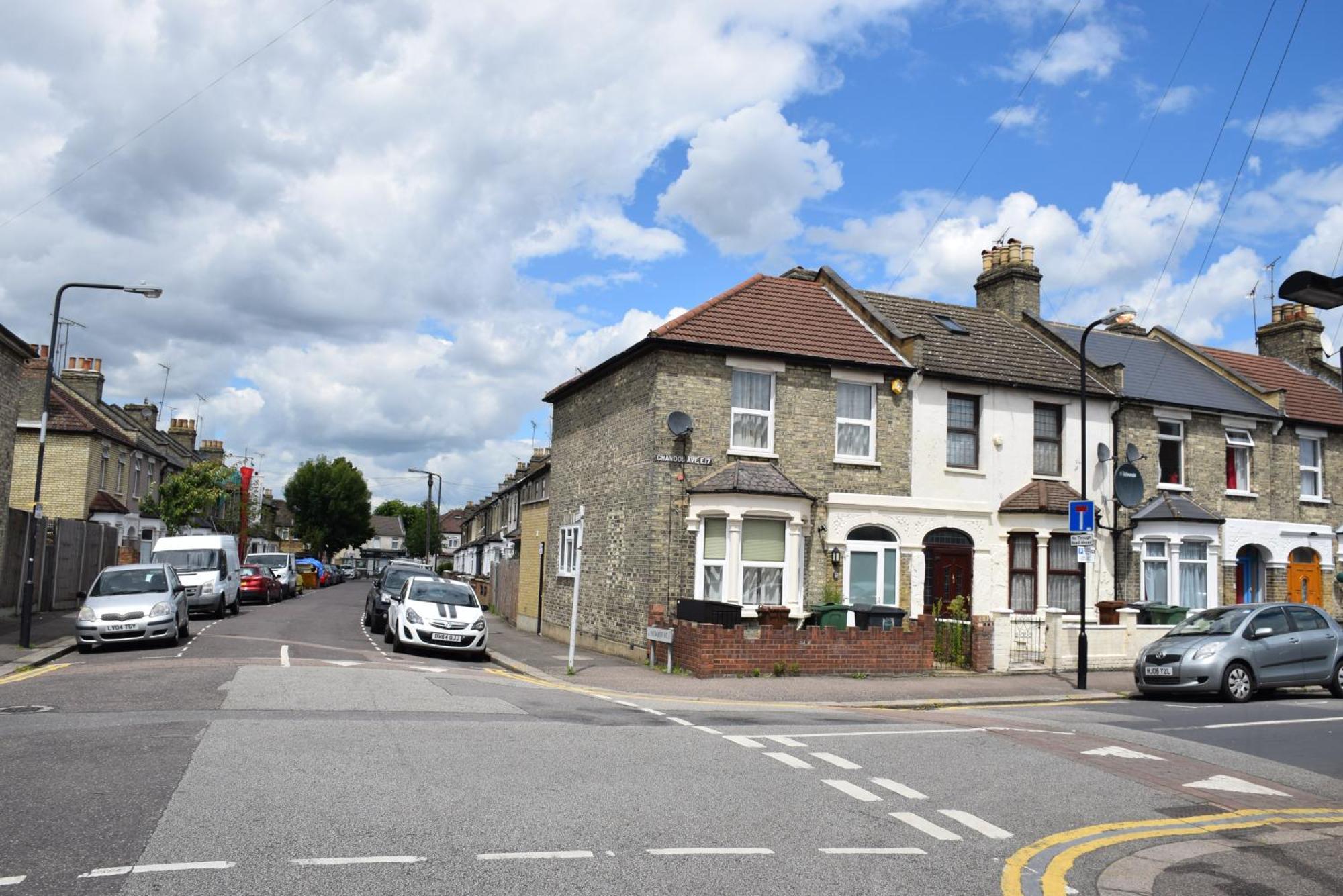Chandos - 4 Bedroom House - 20 Mins To Centre Holiday home *
