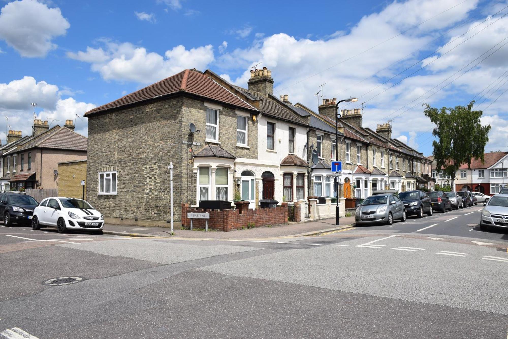 Chandos - 4 Bedroom House - 20 Mins To Centre Holiday home London